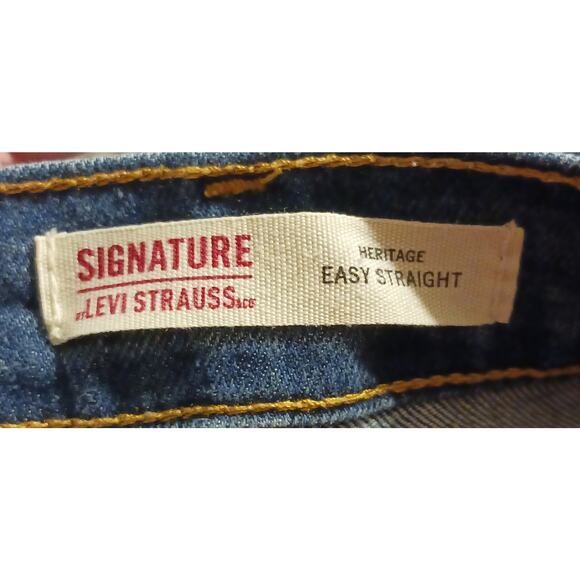 Signature Levi's Strauss Womens Cuffed Cropped Jeans Distressed Sz 12 31Wx25L - Picture 7 of 10